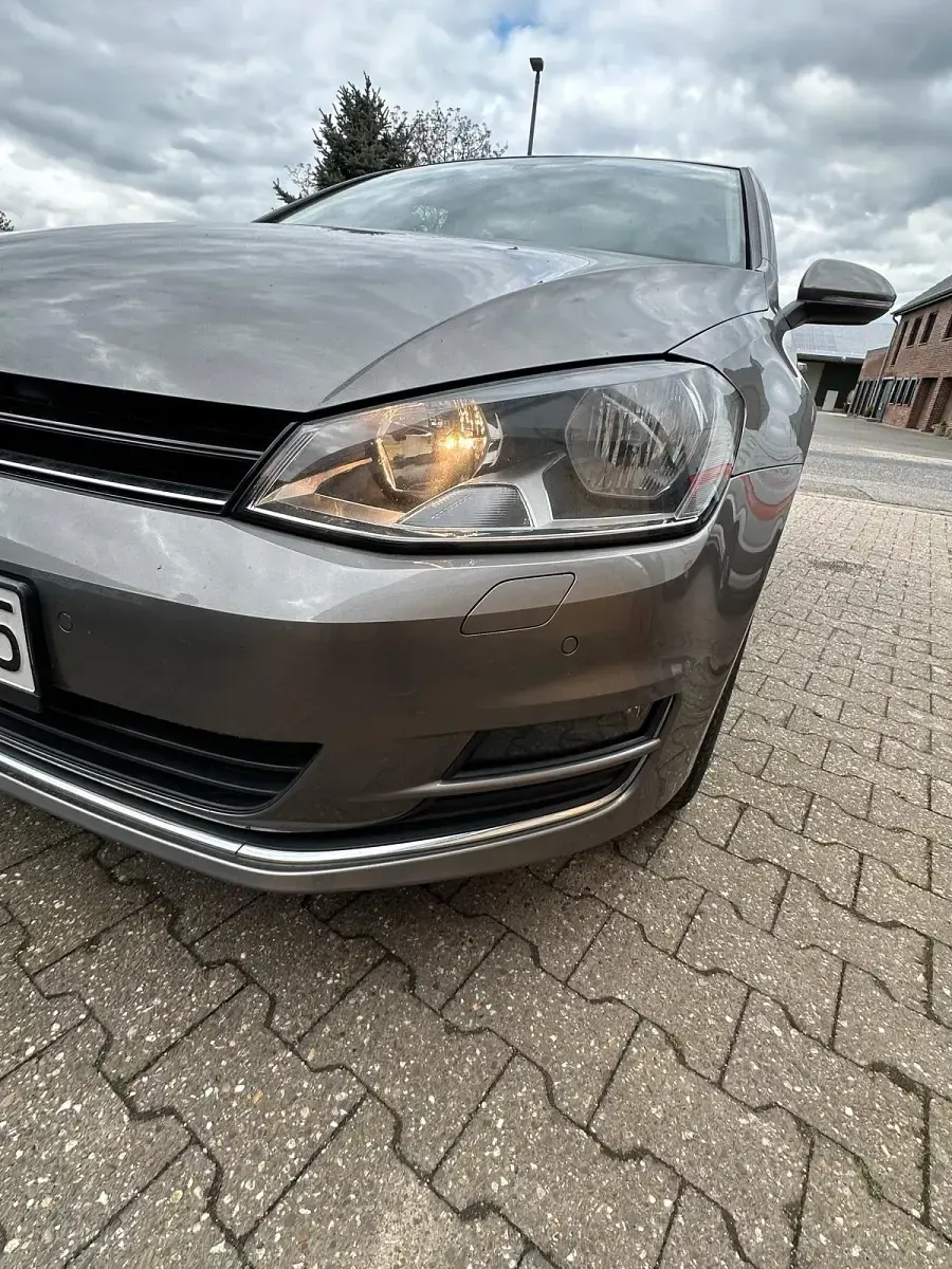 Gebraucht VW Golf VII LOUNGE 110 PS (80 kW) 2015 Grau Kleinwagen