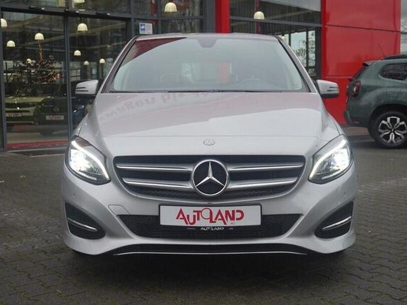 Gebraucht Mercedes B180 Style 122 PS (89 kW) 2016 Silber Van / Kleinbus