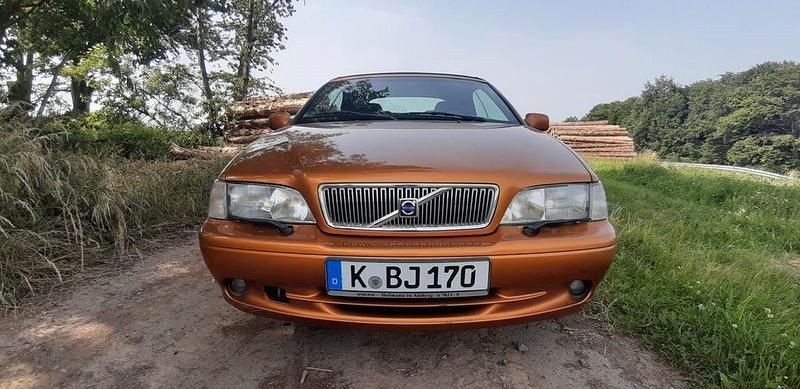 Second-hand Volvo C70 163 CP (119 kW) 2000 Auriu Cabrio