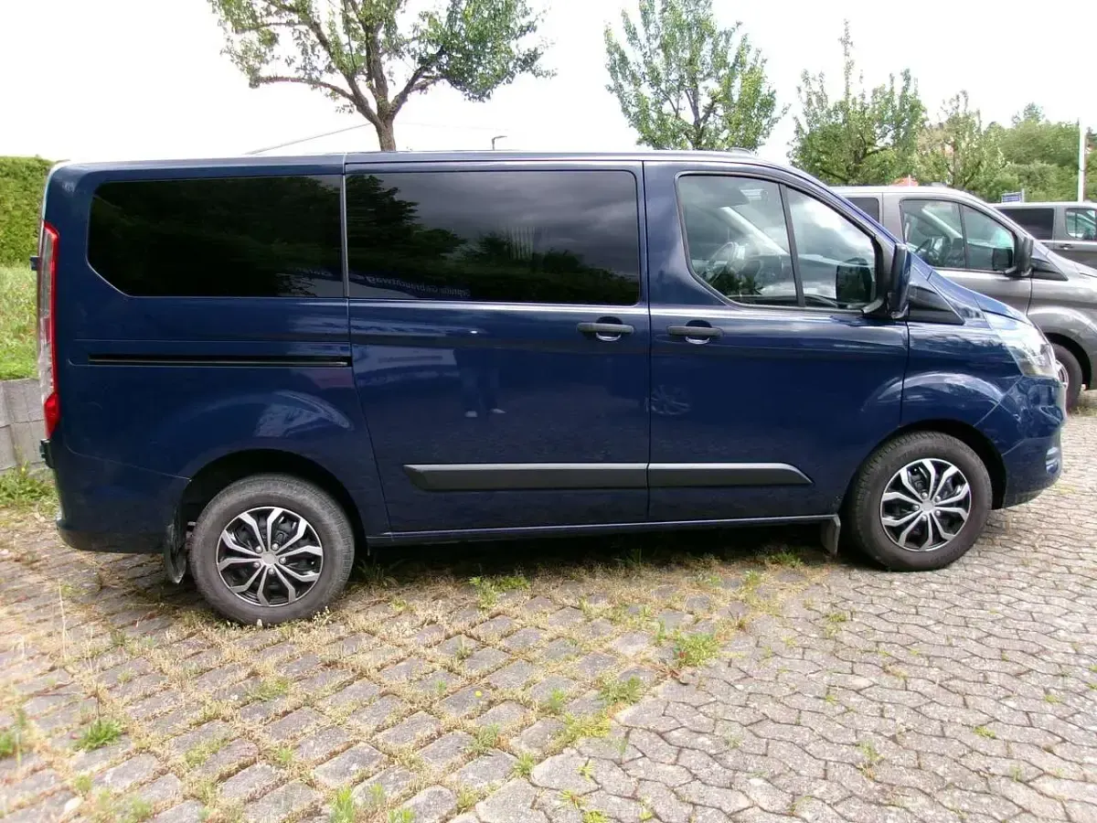 Gebraucht Ford Transit Custom Trend 170 PS (125 kW) 2021 Blazerblau Kombi