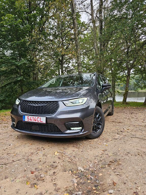 Grau Gebraucht 2023 Chrysler Pacifica SUV | 31.300 € (Superpreis) - Bild 1/4