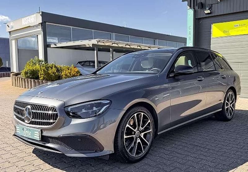 Selenitgrau metalliclack Gebraucht 2023 Mercedes E220 Avantgarde Kombi | 35.491 € (Guter Preis) - Bild 1/4