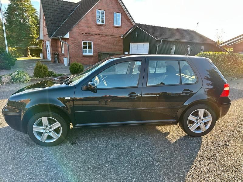 Schwarz Gebraucht 2003 VW Golf IV Pacific Kleinwagen | 1.500 € (Guter Preis) - Bild 1/4