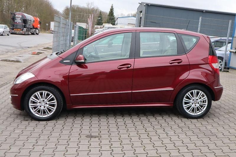 Gebraucht Mercedes A170 116 PS (85 kW) 2009 Rot Limousine