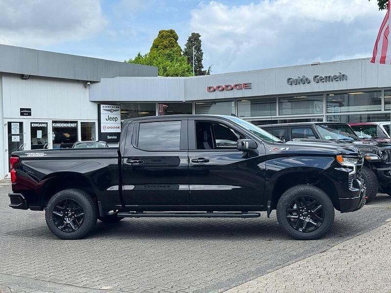 Neu Chevrolet Silverado LT 426 PS (313 kW) 2025 Schwarz SUV
