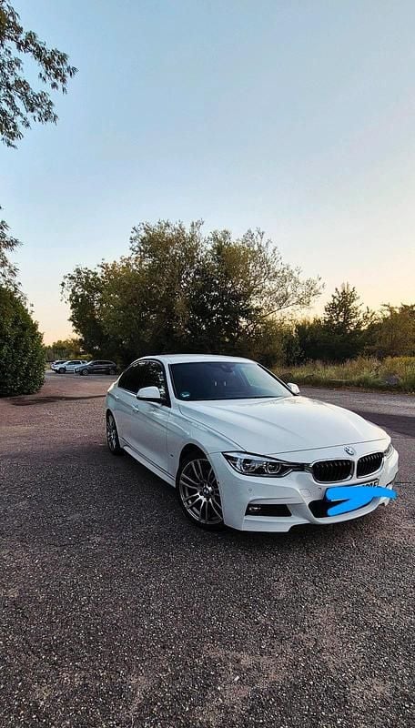 Weiß Gebraucht 2017 BMW 330e M Sport Limousine | 23.000 € (Guter Preis) - Bild 1/4