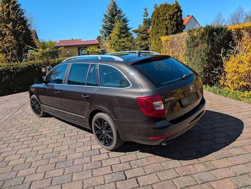 Gebraucht Skoda Superb Elegance 170 PS (125 kW) 2013 Braun Kombi