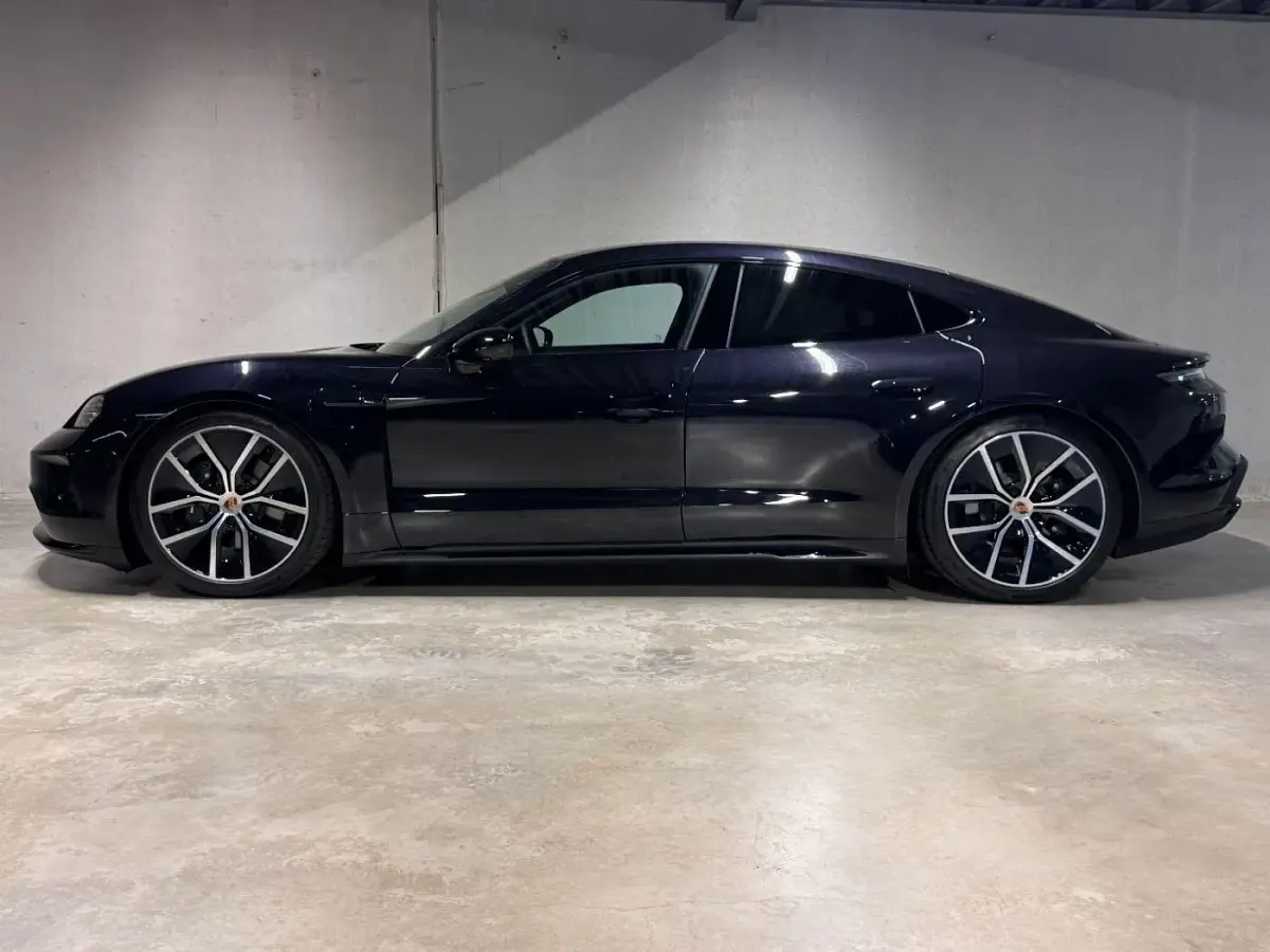 Neu Porsche Taycan 4 Black Edition 319 kW (435 PS) 2026 Tiefschwarzmetallic Limousine