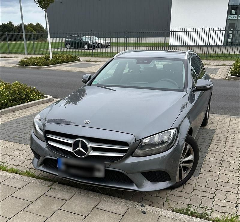 Grau Gebraucht 2019 Mercedes C220 Kombi | 22.897 € (Superpreis) - Bild 1/4