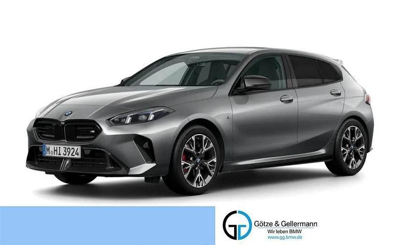 Grau Gebraucht 2025 BMW M135 M Sport Kleinwagen | 39.940 € (Superpreis) - Bild 1/4