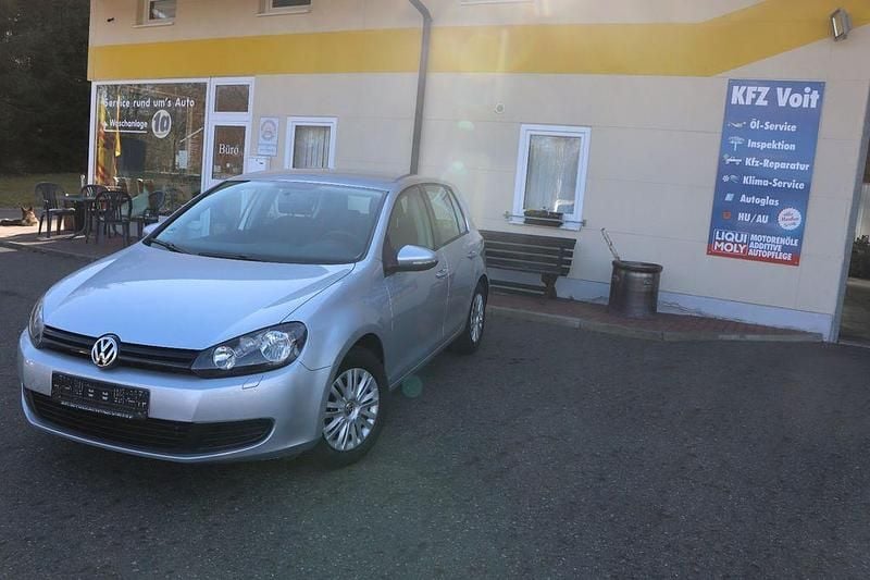 Gebraucht VW Golf VI Trendline 102 PS (75 kW) 2010 Silber Kleinwagen