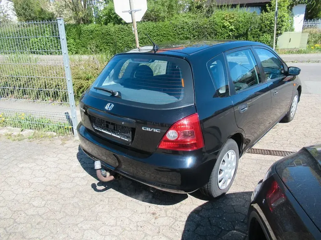 Second-hand Honda Civic 90 CP (66 kW) 2003 Negru Berlinǎ
