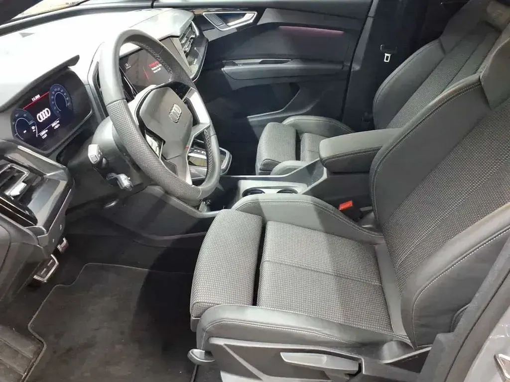 Second-hand Audi Q4 e-tron S-Line 210 kW (286 CP) 2025 Gri SUV