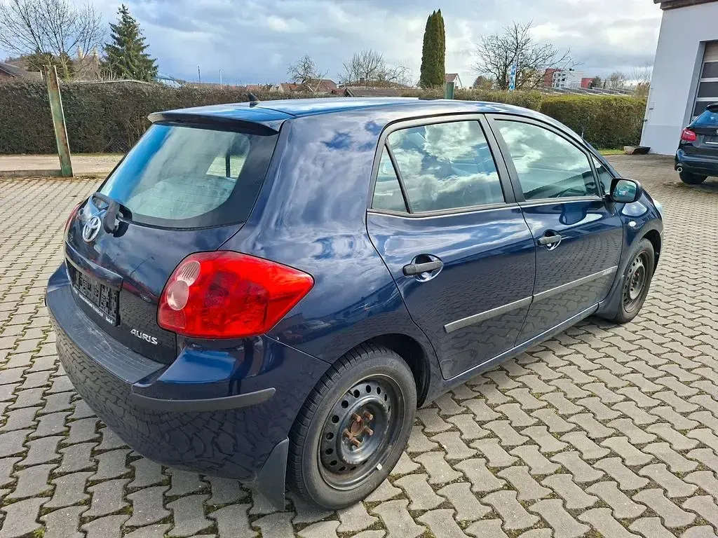 Gebraucht Toyota Auris Basis 97 PS (71 kW) 2008 Blau Kleinwagen