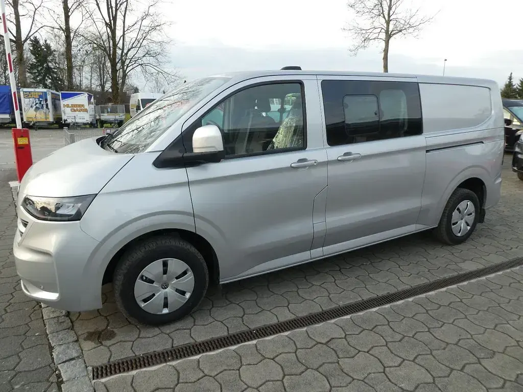 Neu VW T7 150 PS (110 kW) 2026 Silber Van