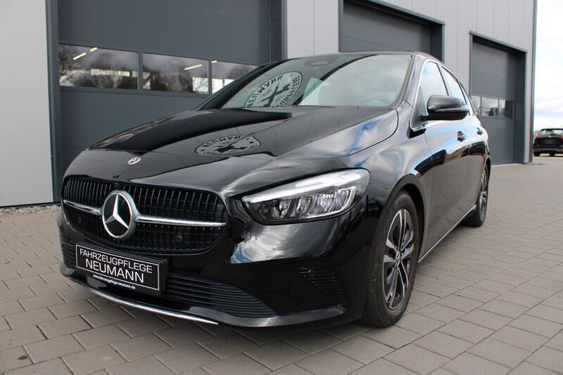 Schwarz Gebraucht 2024 Mercedes B200 Van / Kleinbus | 32.990 € (Fairer Preis) - Bild 1/4