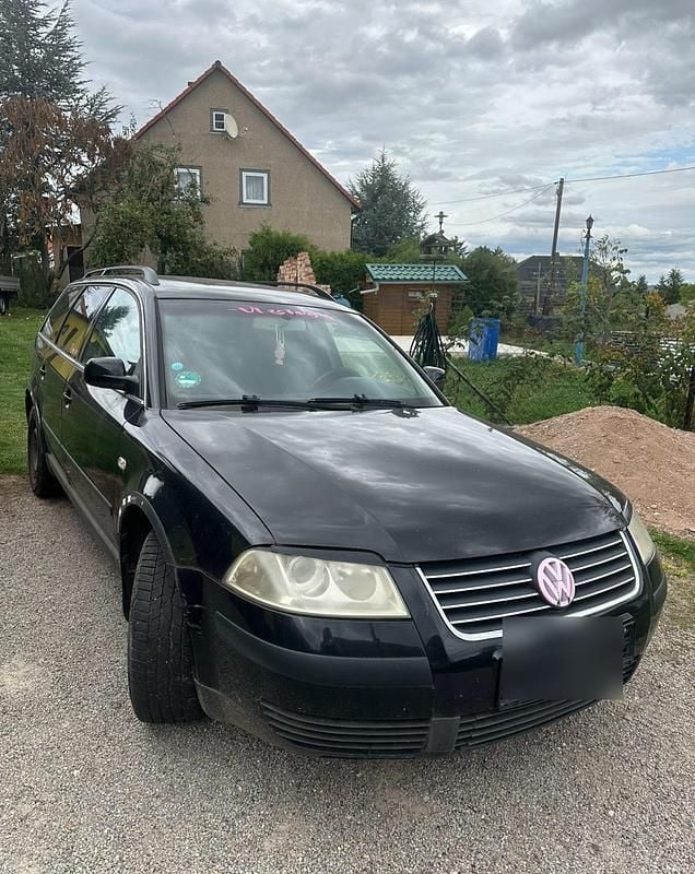 Schwarz Gebraucht 2002 VW Passat Kombi | 650 € (Superpreis) - Bild 1/4