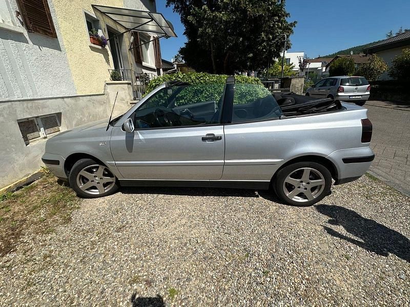 Silber Gebraucht 2001 VW Golf Cabriolet Classicline Cabrio | 7.500 € - Bild 1/4