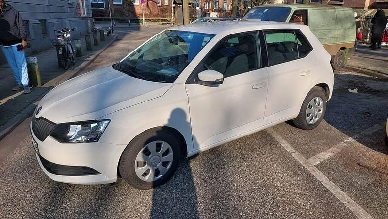 Weiß Gebraucht 2018 Skoda Fabia Limousine | 8.200 € (Guter Preis) - Bild 1/4