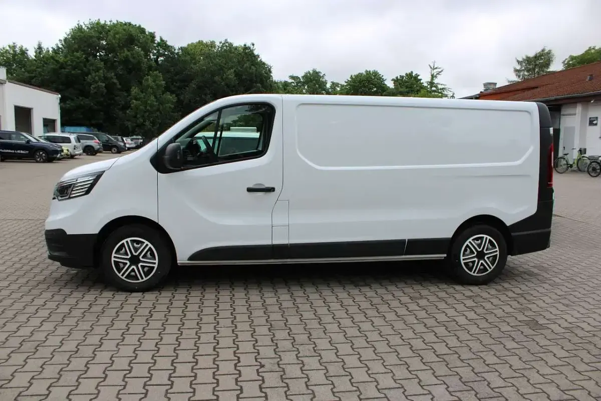 Gebraucht Renault Trafic 110 PS (80 kW) 2024 Weiß Van / Kleinbus