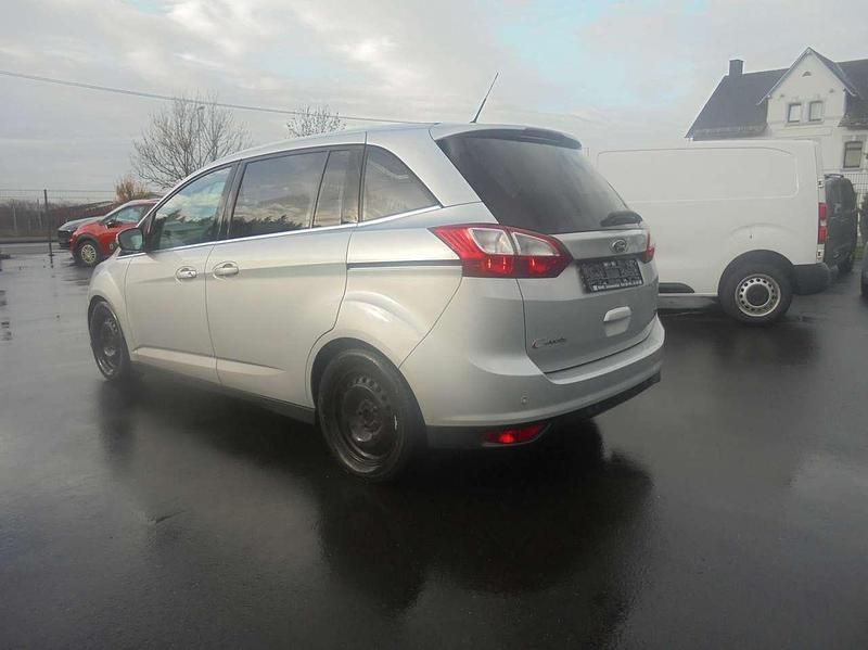 Gebraucht Ford Grand C-Max Trend 150 PS (110 kW) 2012 Polarsilber metallic Van / Kleinbus
