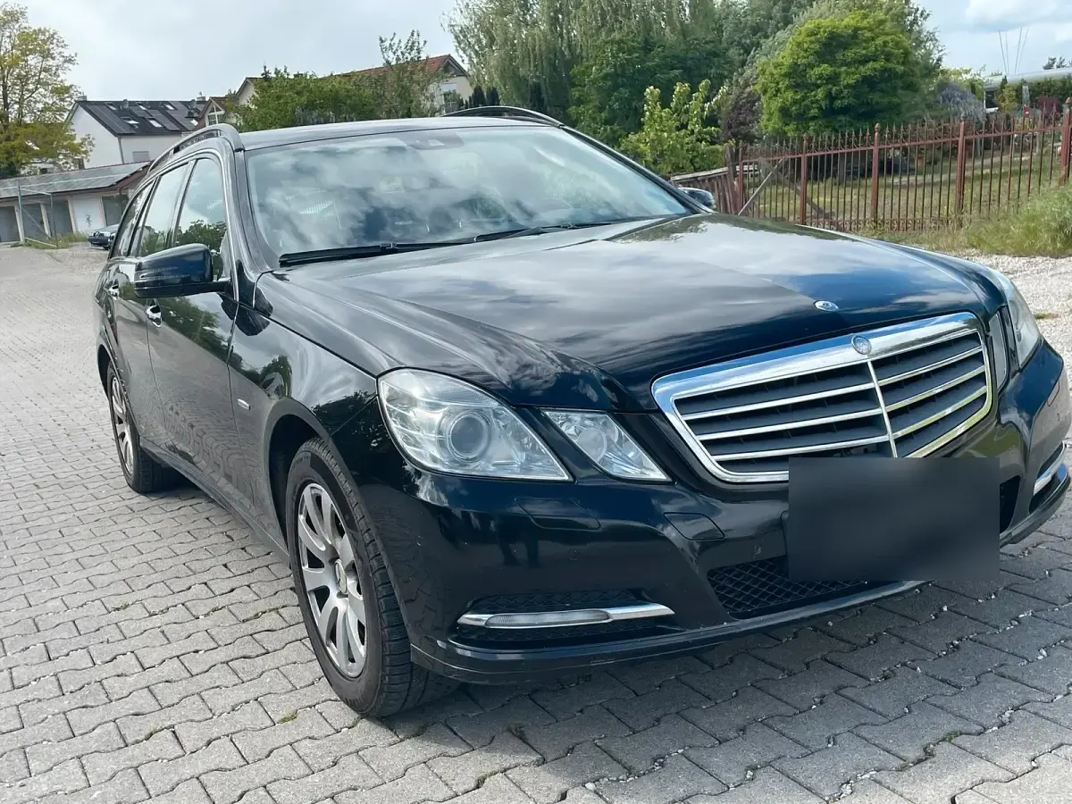 Gebraucht Mercedes E250 204 PS (150 kW) 2011 Schwarz Kombi