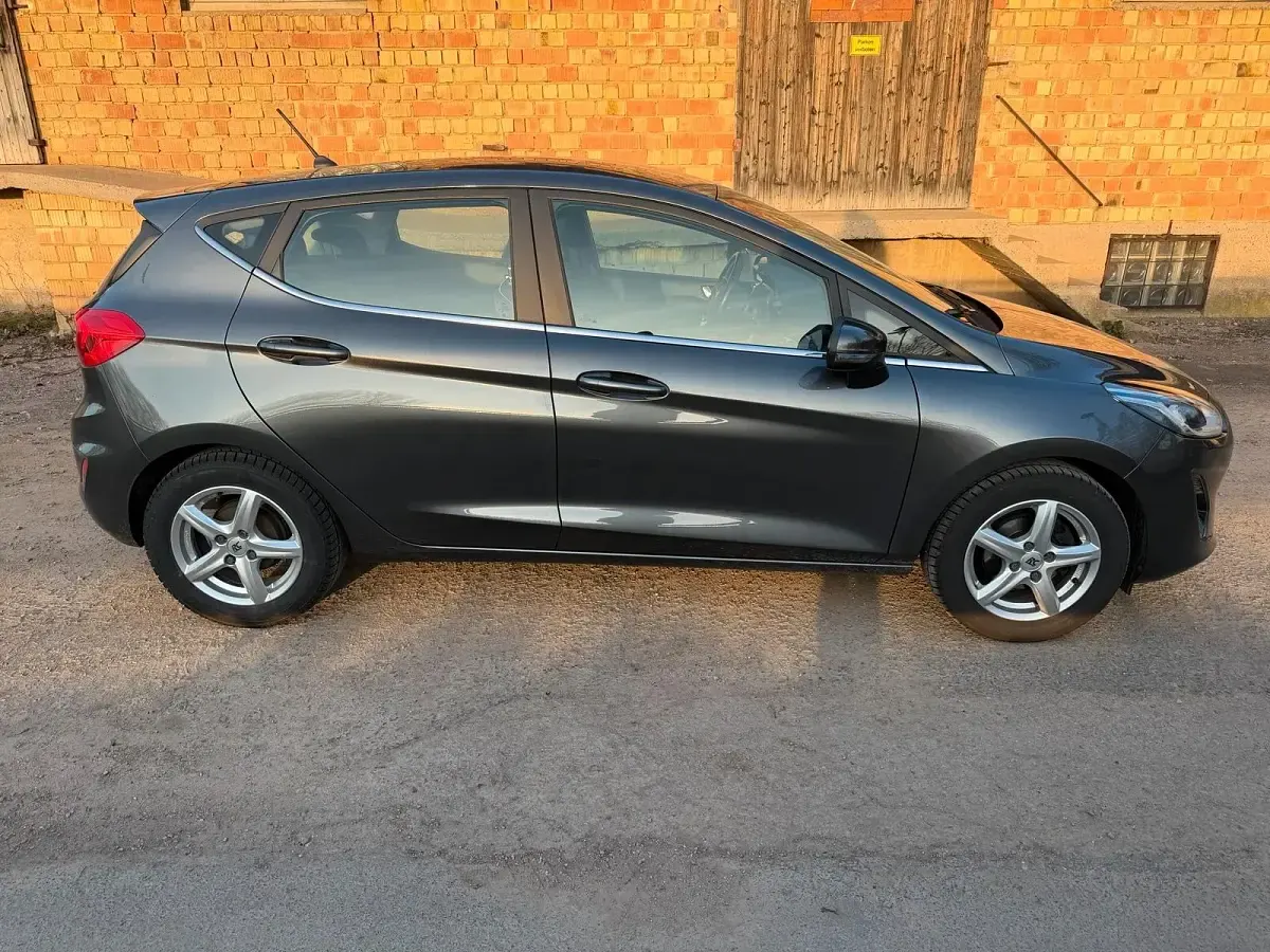 Gebraucht Ford Fiesta 86 PS (63 kW) 2018 Grau Kleinwagen