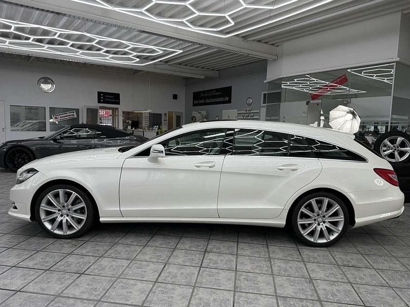 Gebraucht Mercedes CLS500 AMG line 408 PS (300 kW) 2013 Sonderlackierung diamantweiã Kombi