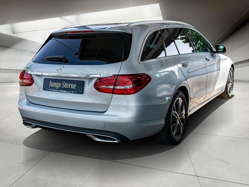 Gebraucht Mercedes C200 Avantgarde 184 PS (135 kW) 2021 Silber Kombi