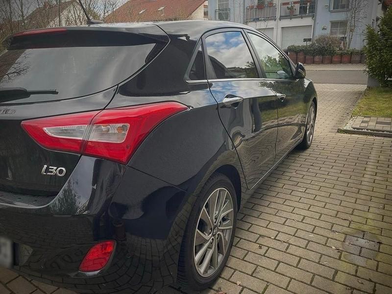 Gebraucht Hyundai i30 105 PS (77 kW) 2014 Schwarz Limousine