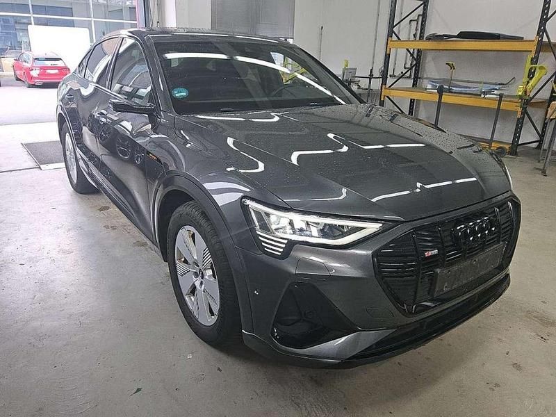 Daytonagrau perleffekt Gebraucht 2022 Audi e-tron Sportback S-Line SUV | 34.900 € (Guter Preis) - Bild 1/2