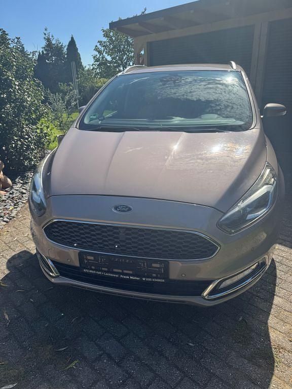 Beige Gebraucht 2018 Ford S-MAX Vignale Van / Kleinbus | 14.600 € (Superpreis) - Bild 1/4