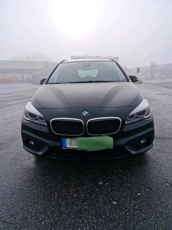 Schwarz Gebraucht 2018 BMW 218 Kombi | 14.900 € (Fairer Preis) - Bild 1/4