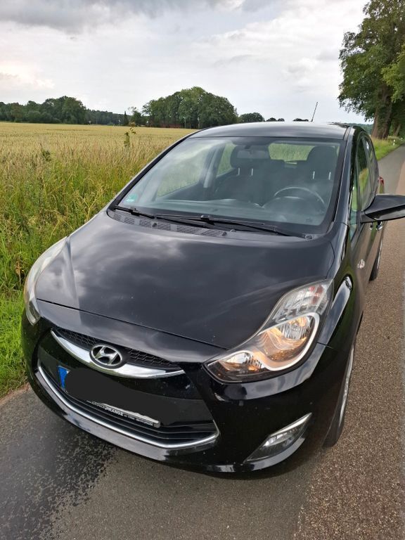 Schwarz Gebraucht 2013 Hyundai ix20 Comfort Van / Kleinbus | 4.600 € (Superpreis) - Bild 1/4
