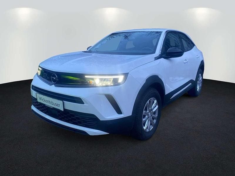 Lack weiss banquise/typ aussenverkleidun (metallic) Gebraucht 2023 Opel Mokka Enjoy SUV | 18.690 € (Guter Preis) - Bild 1/4