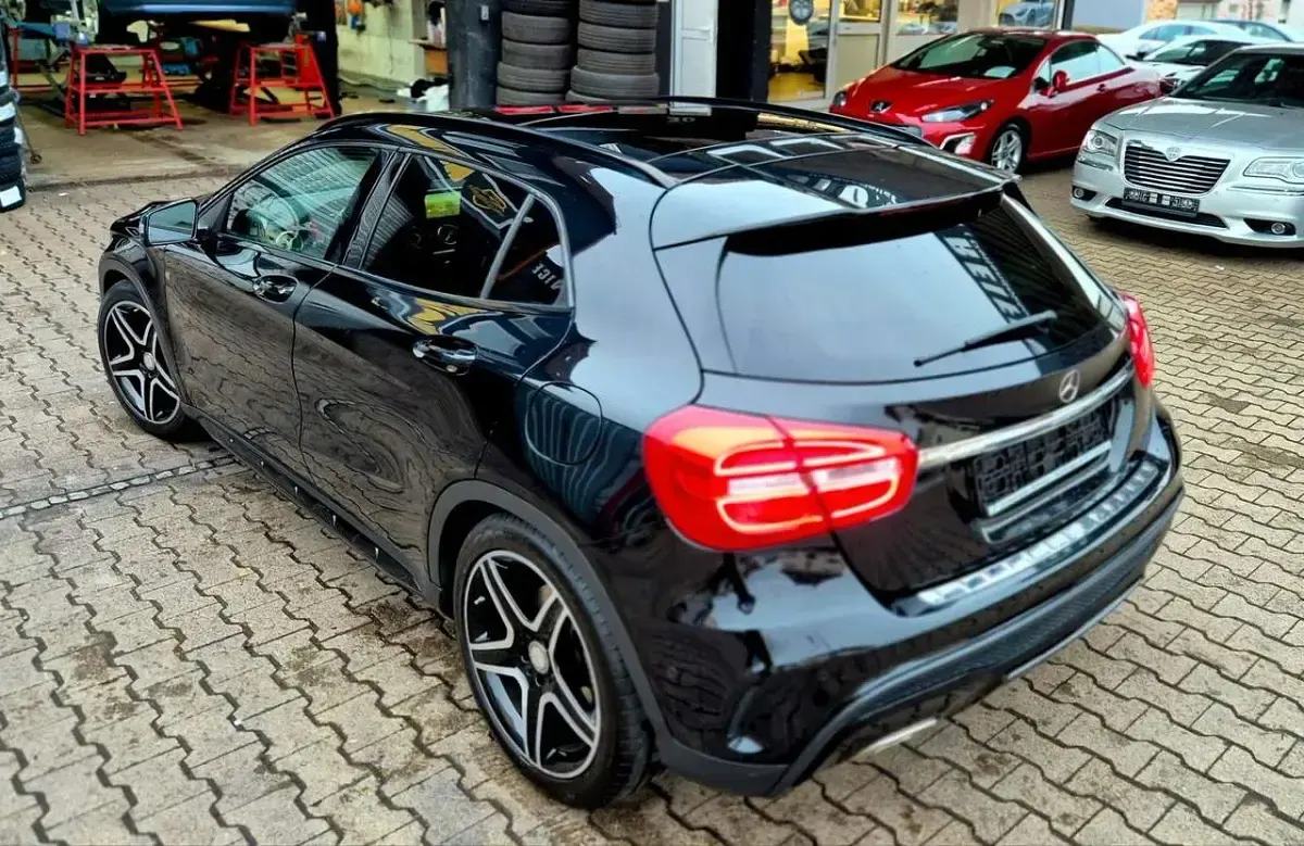 Gebraucht Mercedes GLA250 Sport 211 PS (155 kW) 2015 Kosmosschwarz  metalliclack SUV