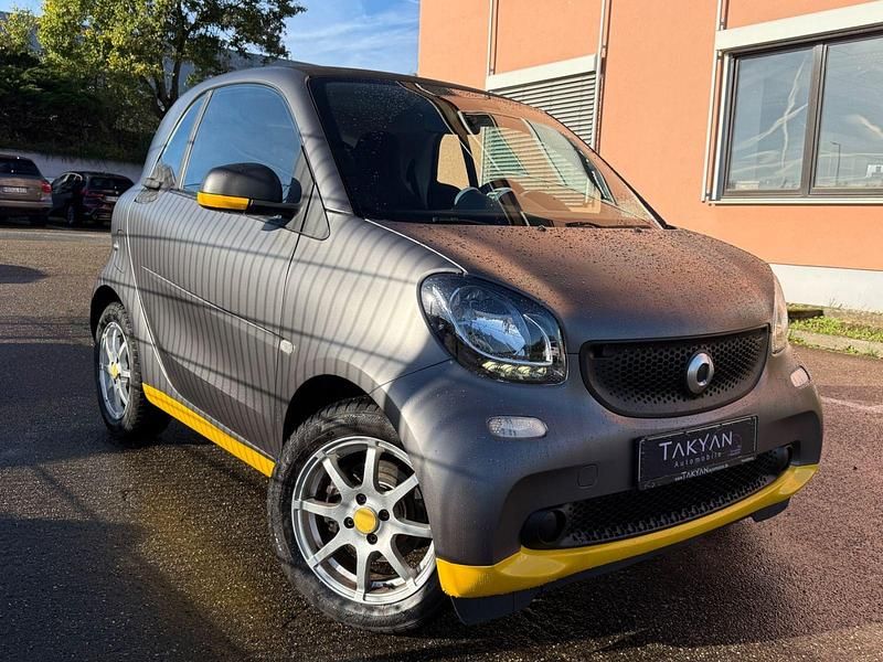 Schwarz Gebraucht 2017 Smart ForTwo Coupé Basis Coupé | 6.490 € (Guter Preis) - Bild 1/4