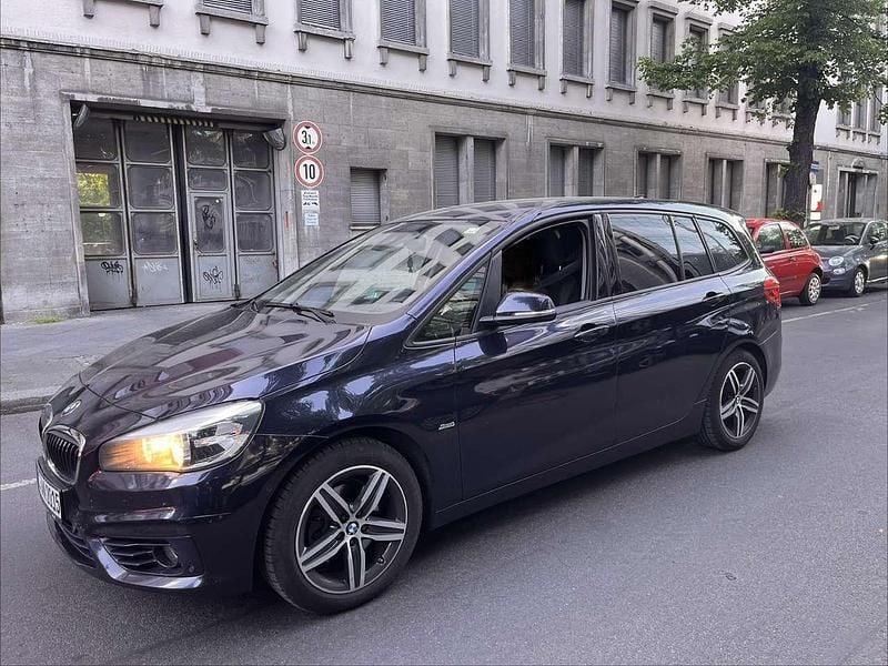 Gebraucht 2016 BMW 218 Active Tourer Sport Line Van / Kleinbus | 7.500 € (Fairer Preis) - Bild 1/4