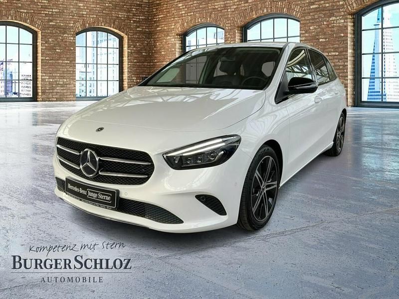 Unilack polarweiß Gebraucht 2022 Mercedes B180 Night Van / Kleinbus | 26.800 € (Fairer Preis) - Bild 1/4