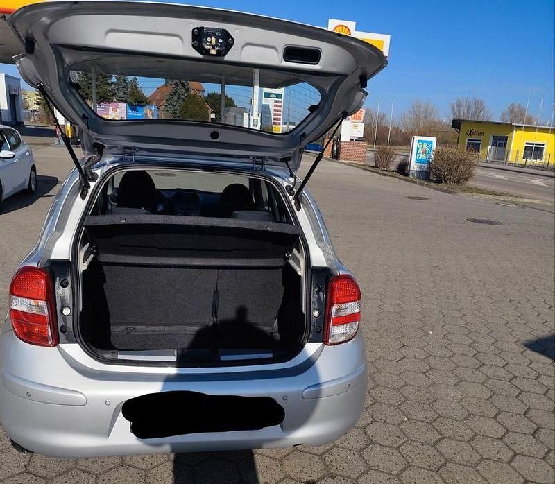 Gebraucht Nissan Micra 80 PS (58 kW) 2012 Silber Kleinwagen