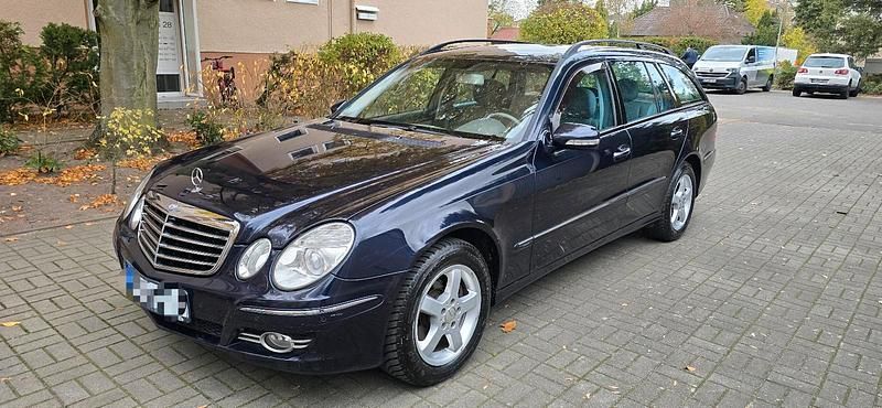 Blau Gebraucht 2009 Mercedes E320 Avantgarde Kombi | 5.700 € (Fairer Preis) - Bild 1/4