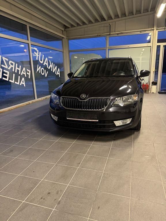 Gebraucht Skoda Octavia Ambition 140 PS (102 kW) 2013 Schwarz Kombi