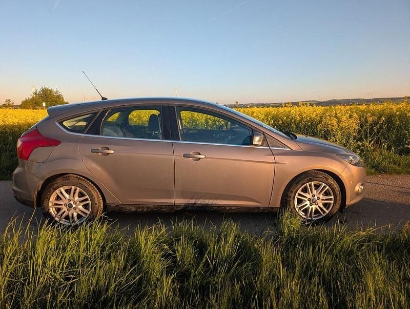 Używany Ford Focus Titanium 125 KM (91 kW) 2014 Szary Sedan/Limuzyna