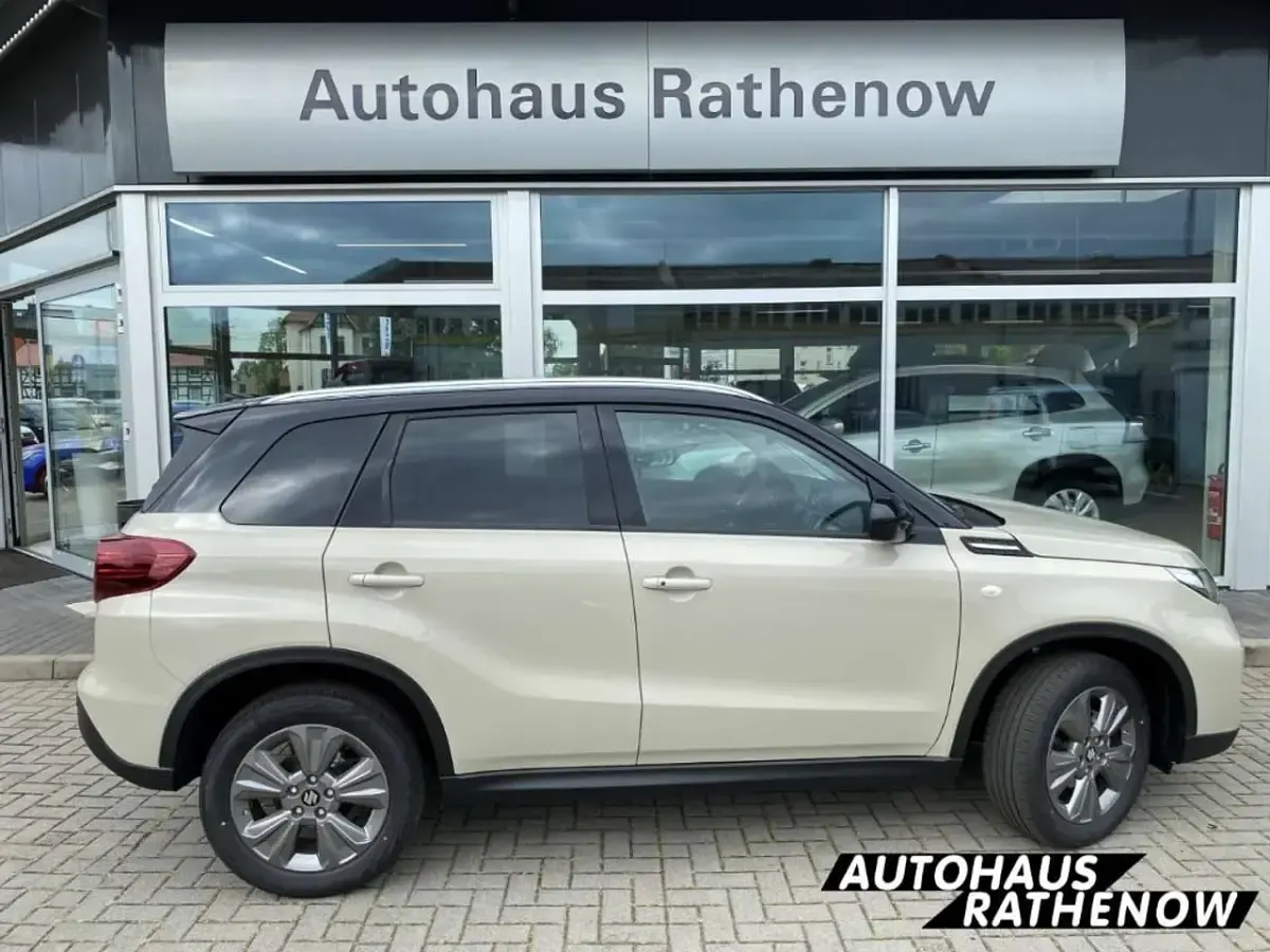Neu Suzuki Vitara Comfort 129 PS (94 kW) 2025 Savannah/cosmic black pearl me SUV