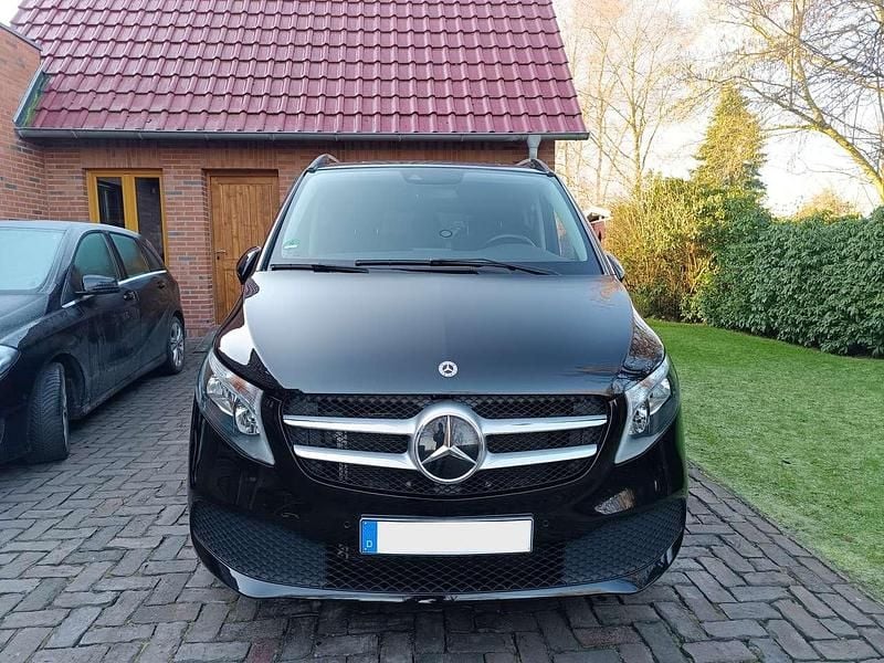 Schwarz Gebraucht 2024 Mercedes V220 Edition Van / Kleinbus | 51.000 € (Fairer Preis) - Bild 1/4