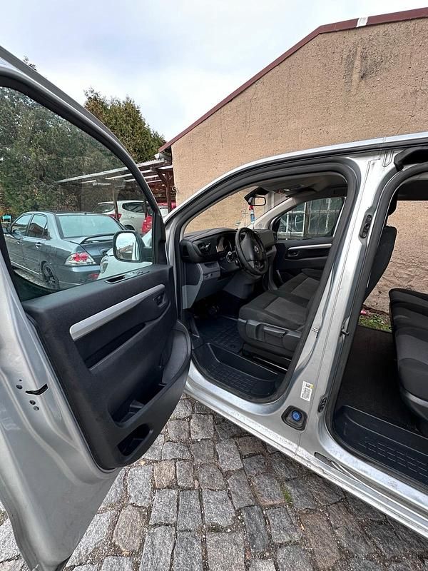 Gebraucht Toyota Proace 170 PS (125 kW) 2017 Silber Van / Kleinbus