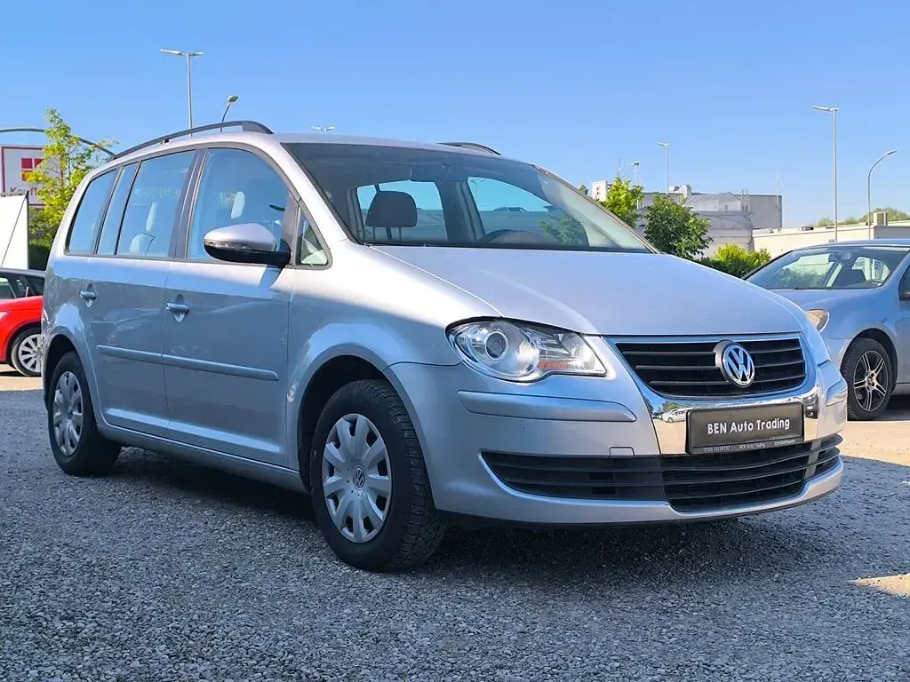 Gebraucht VW Touran Trendline 140 PS (102 kW) 2010 Silber Van / Kleinbus