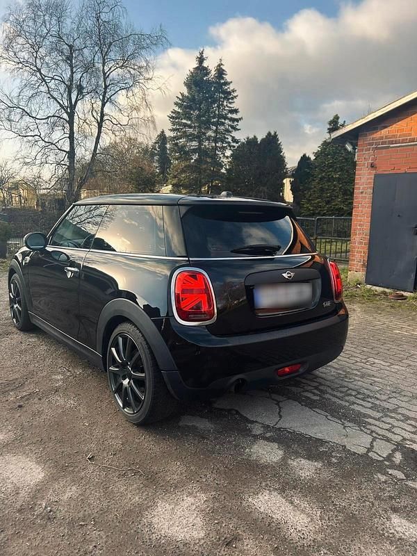 Second-hand Mini ONE 102 CP (75 kW) 2017 Negru Hatchback