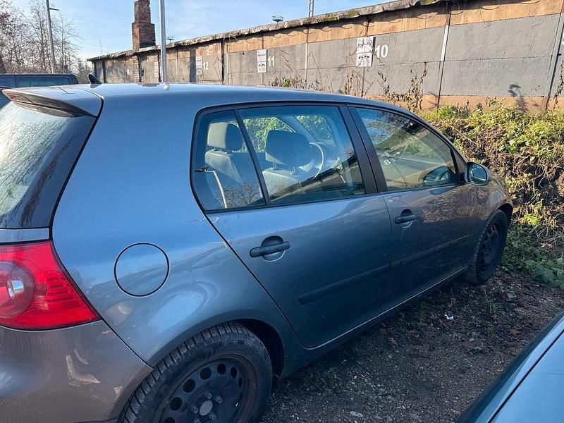 Grau Gebraucht 2006 VW Golf Limousine | 1.150 € (Superpreis) - Bild 1/4