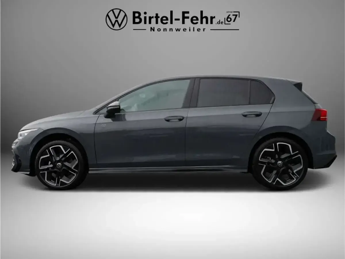 Neu VW Golf VIII R-line 150 PS (110 kW) 2026 Delfingrau metallic Limousine
